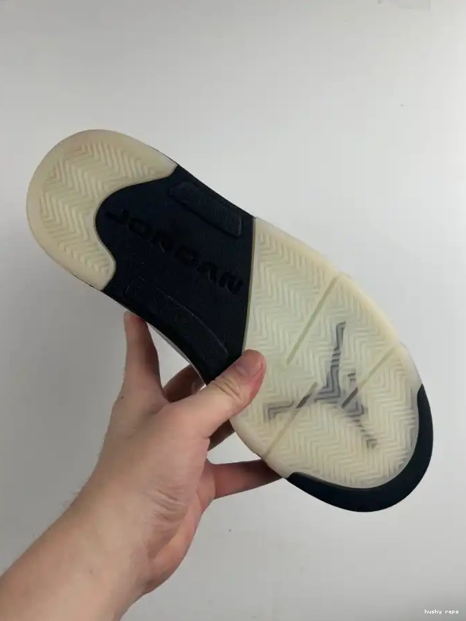 Rep Husky DD0587-110 'WHITE RETRO 5 BLACK' JORDAN AIR 0501